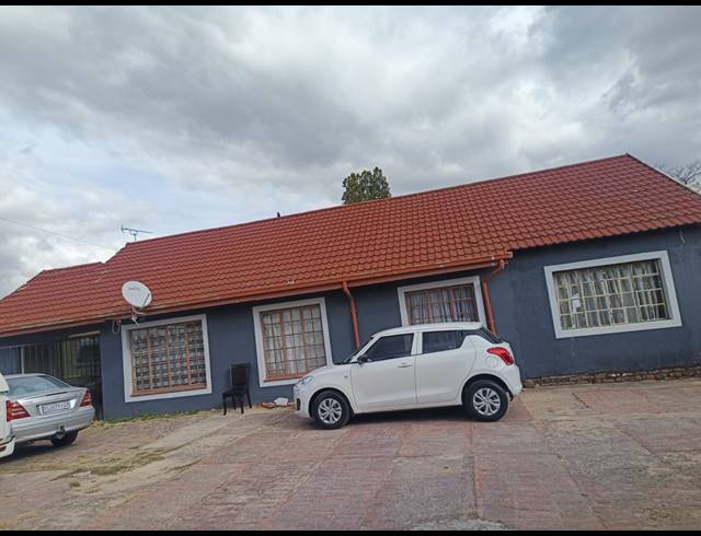 3 BEDROOM HOUSE FOR SALE IN BIRCHLEIGH NORTH